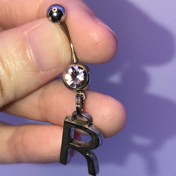 Lavender Gem Letter R Dangle Belly Ring - Picture 4 of 11